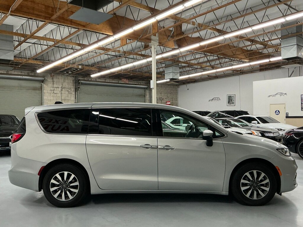 Used 2023 Chrysler Pacifica Plug-In Hybrid Touring L Van Passenger Van