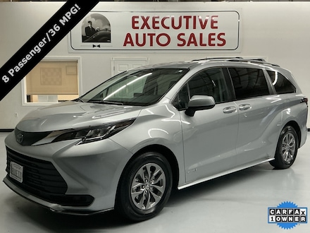 2021 Toyota Sienna LE 8 Passenger Van