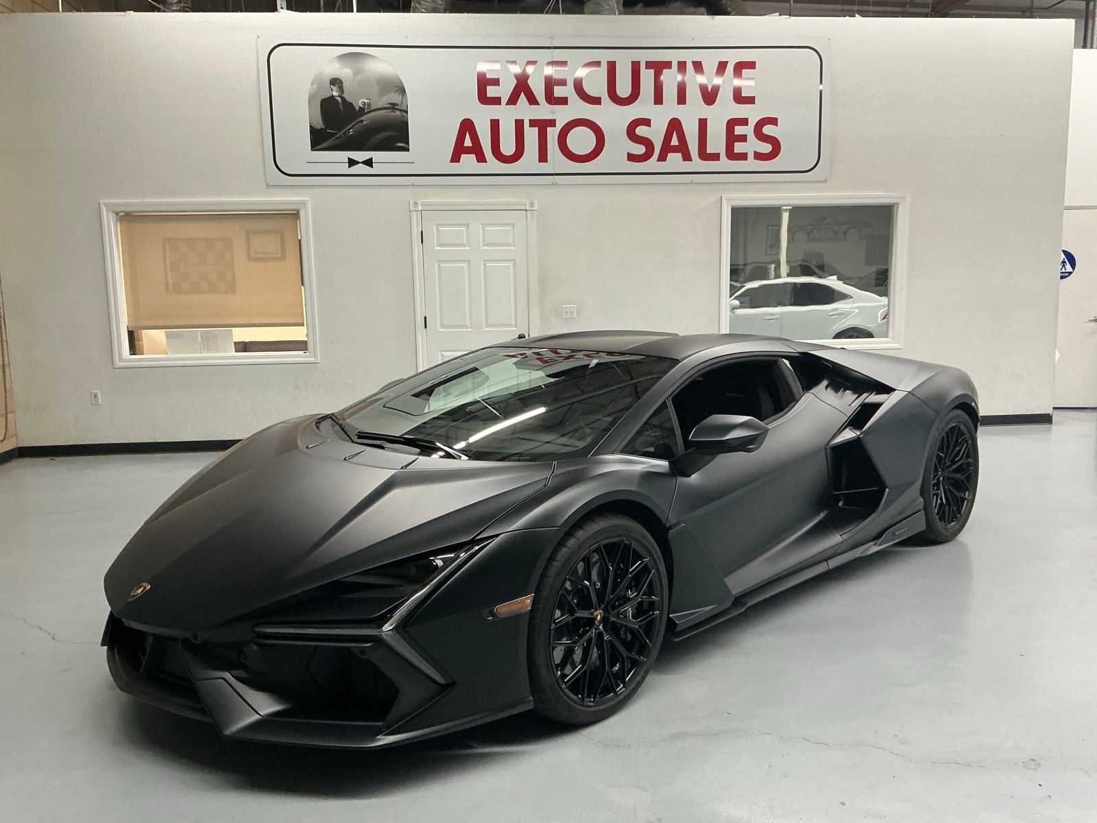 2024 Lamborghini Revuelto Base's photo