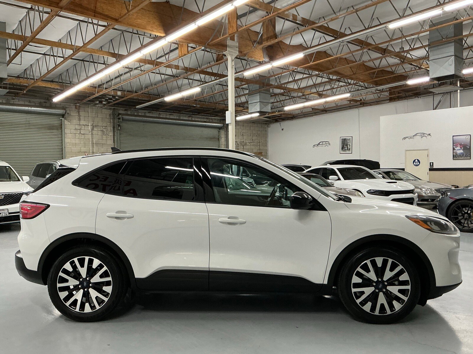 2020 Ford Escape SE Sport Hybrid photo 4