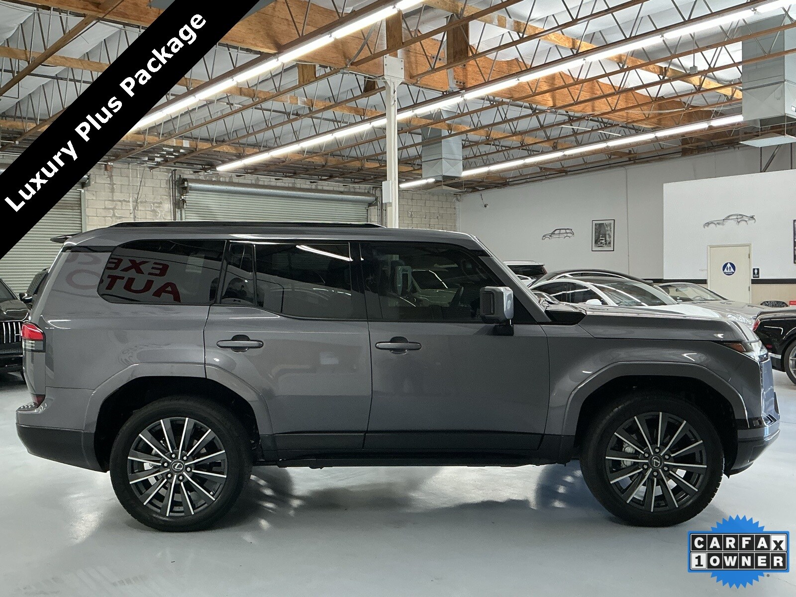 2024 Lexus GX 550 Luxury photo 2