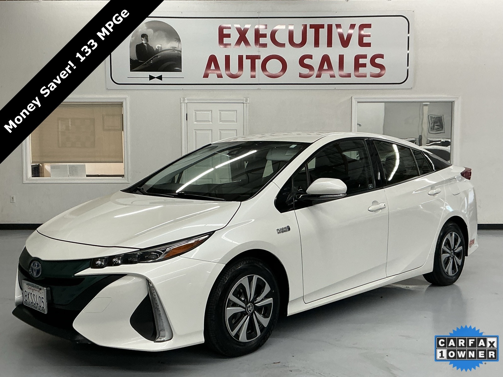 2019 Toyota Prius Prime Plus's photo