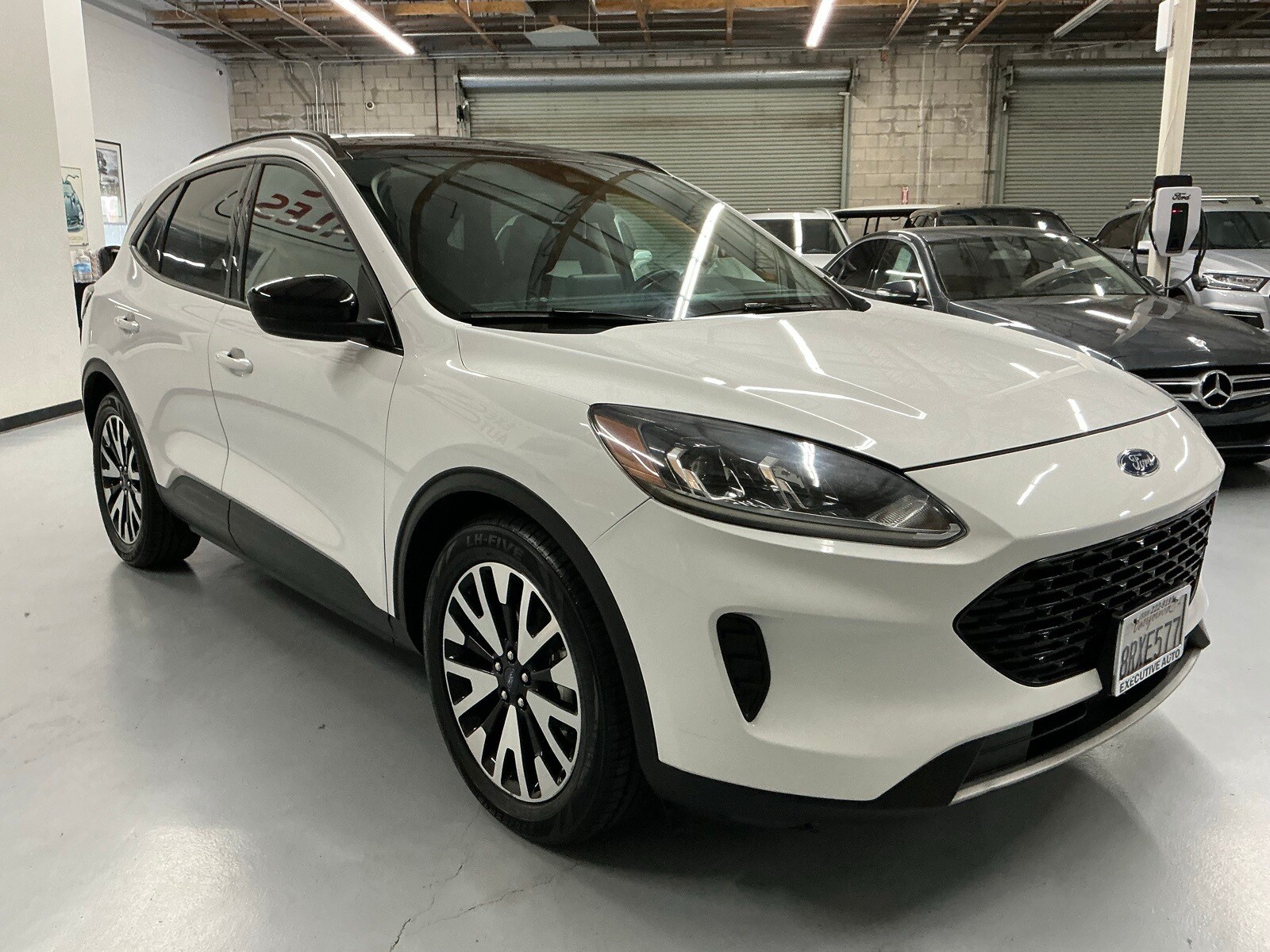 2020 Ford Escape SE Sport Hybrid photo 3