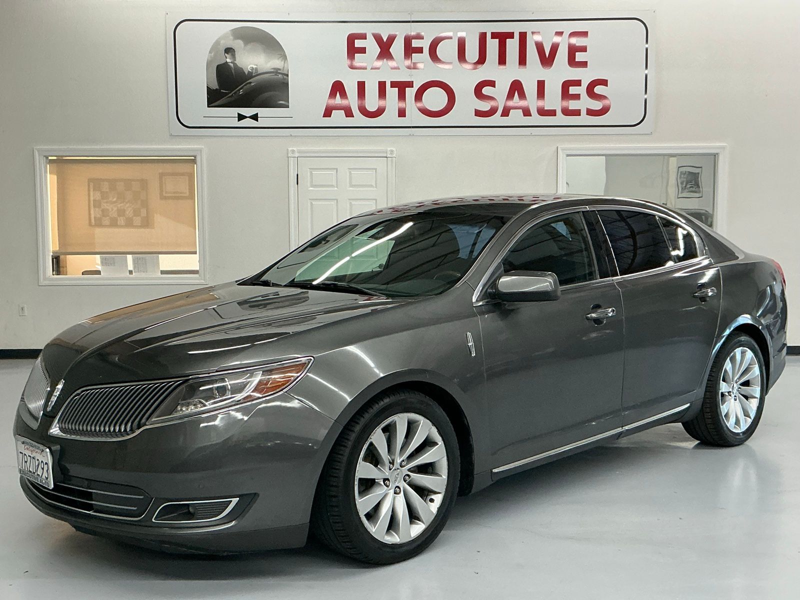 2016 Lincoln MKS Base