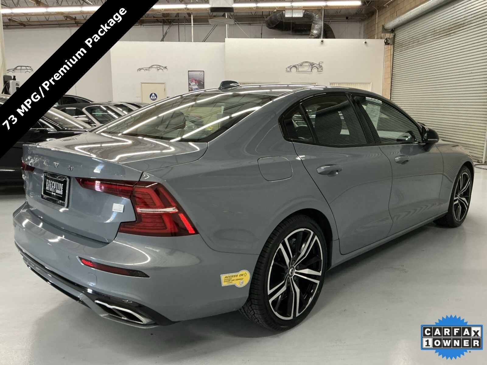 2022 Volvo S60 Recharge T8 R-Design Expression photo 4