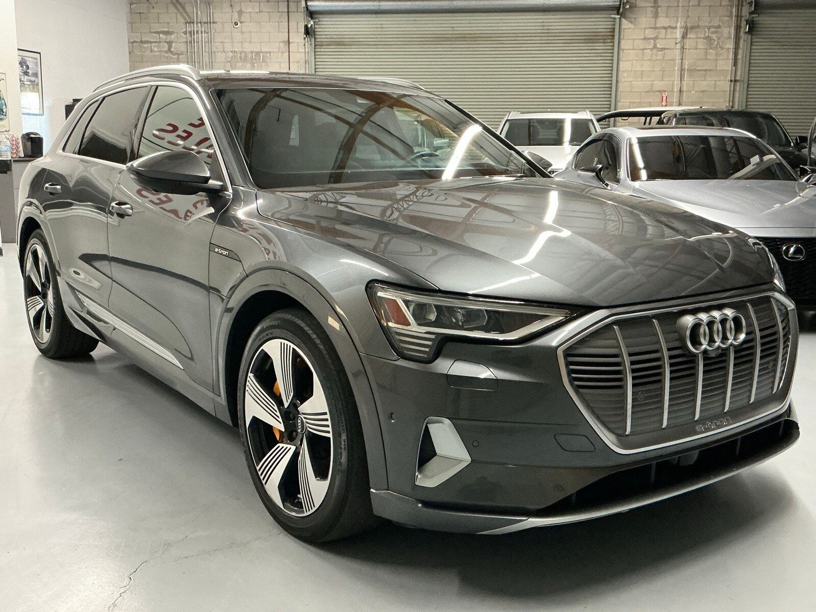 2019 Audi e-tron Premium Plus photo 3