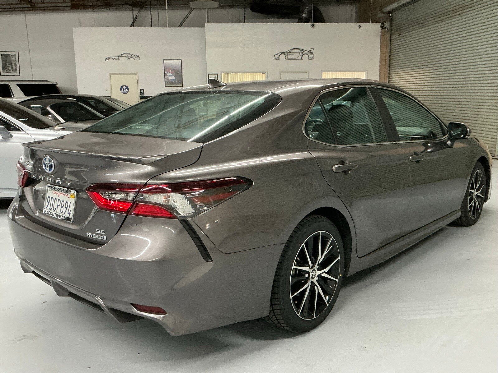 2023 Toyota Camry Hybrid SE photo 3