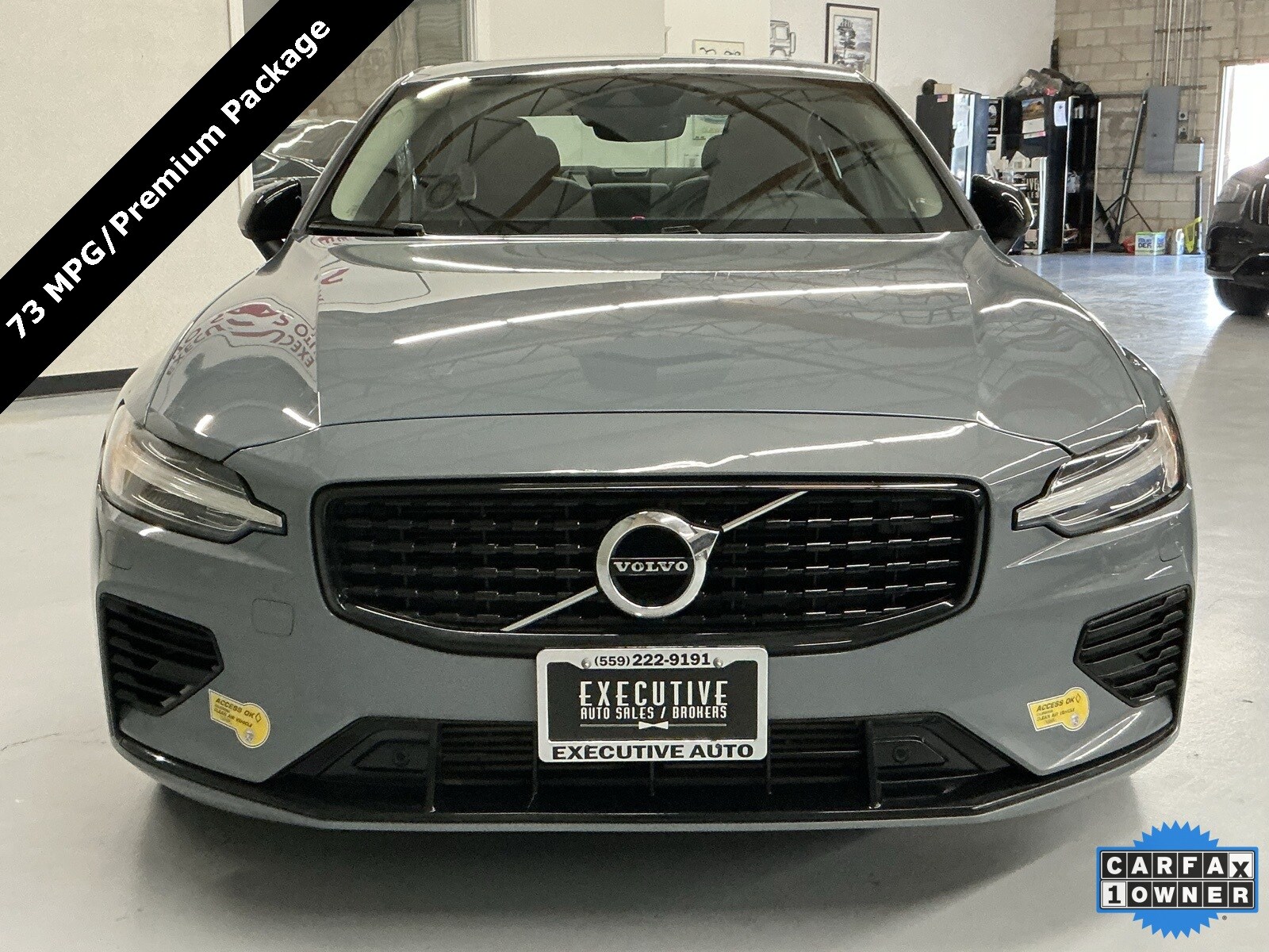 2022 Volvo S60 Recharge T8 R-Design Expression photo 2