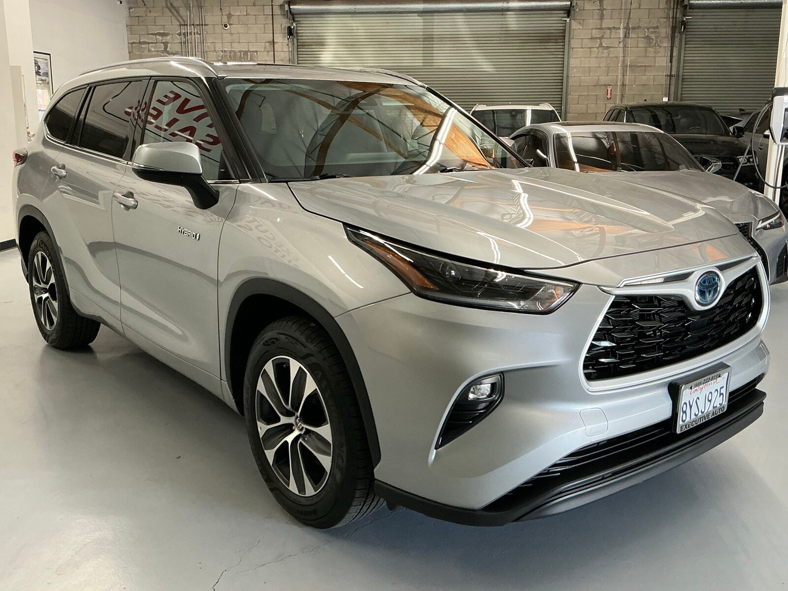 2021 Toyota Highlander Hybrid XLE photo 3