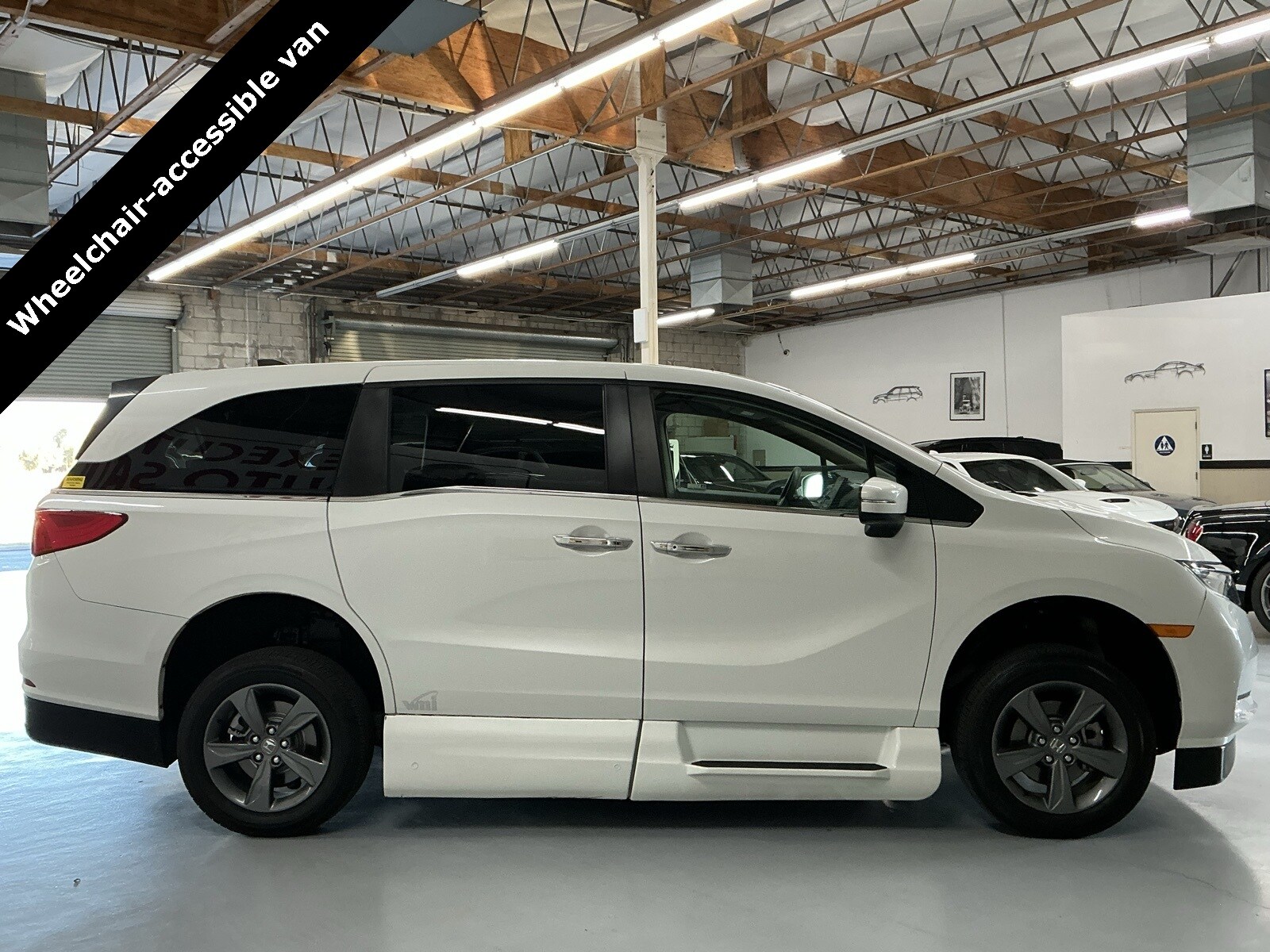 2021 Honda Odyssey EX photo 4