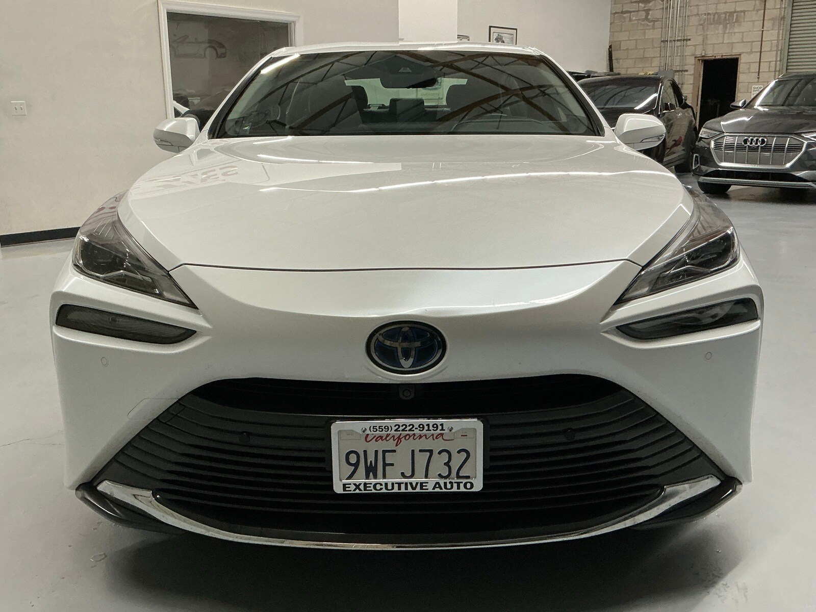 2022 Toyota Mirai XLE photo 2