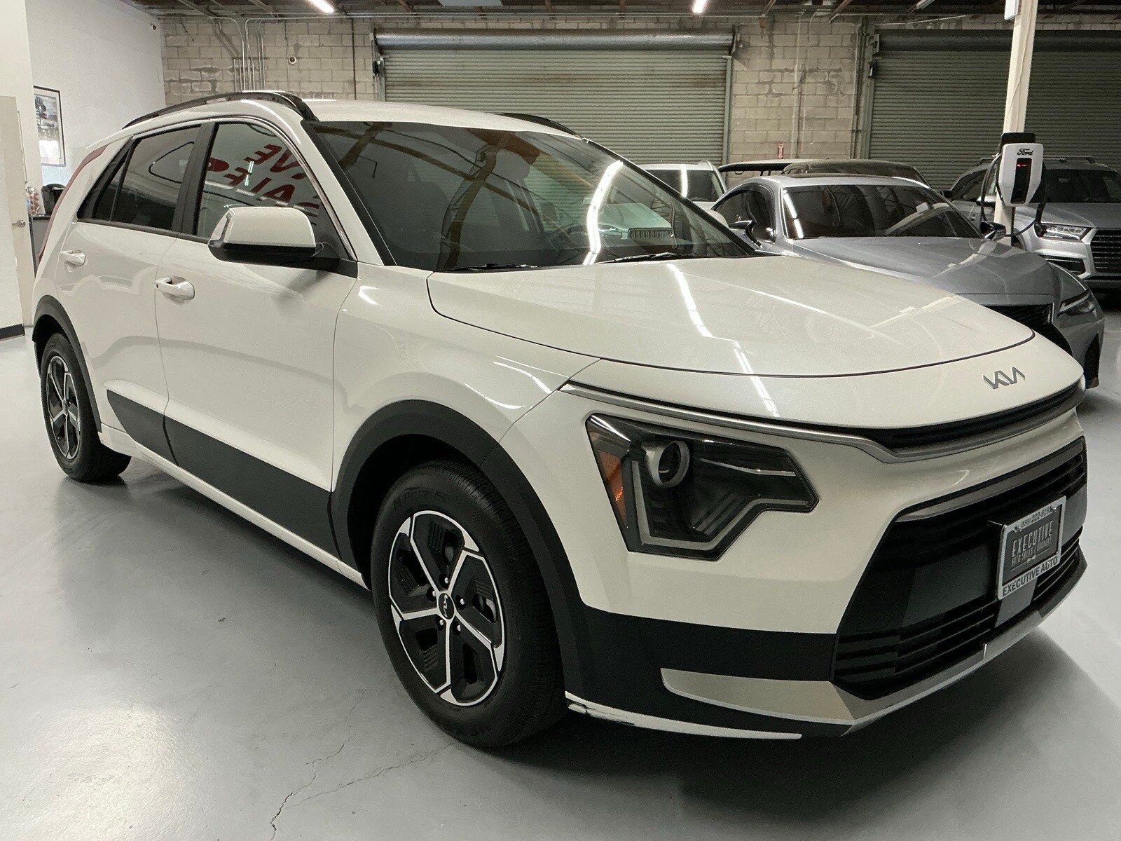 2024 Kia Niro Plug-In Hybrid EX photo 2
