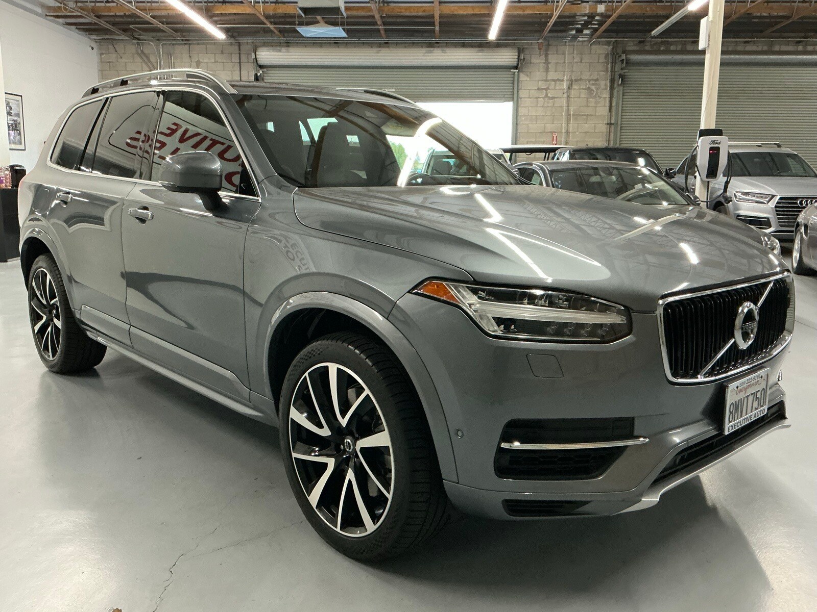 2019 Volvo XC90 T8 Momentum photo 2