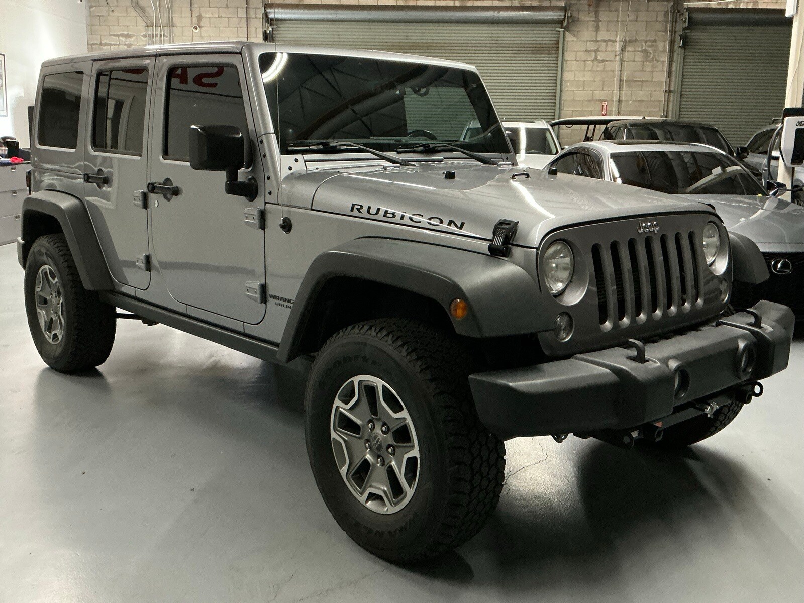 2014 Jeep Wrangler Unlimited Rubicon photo 2