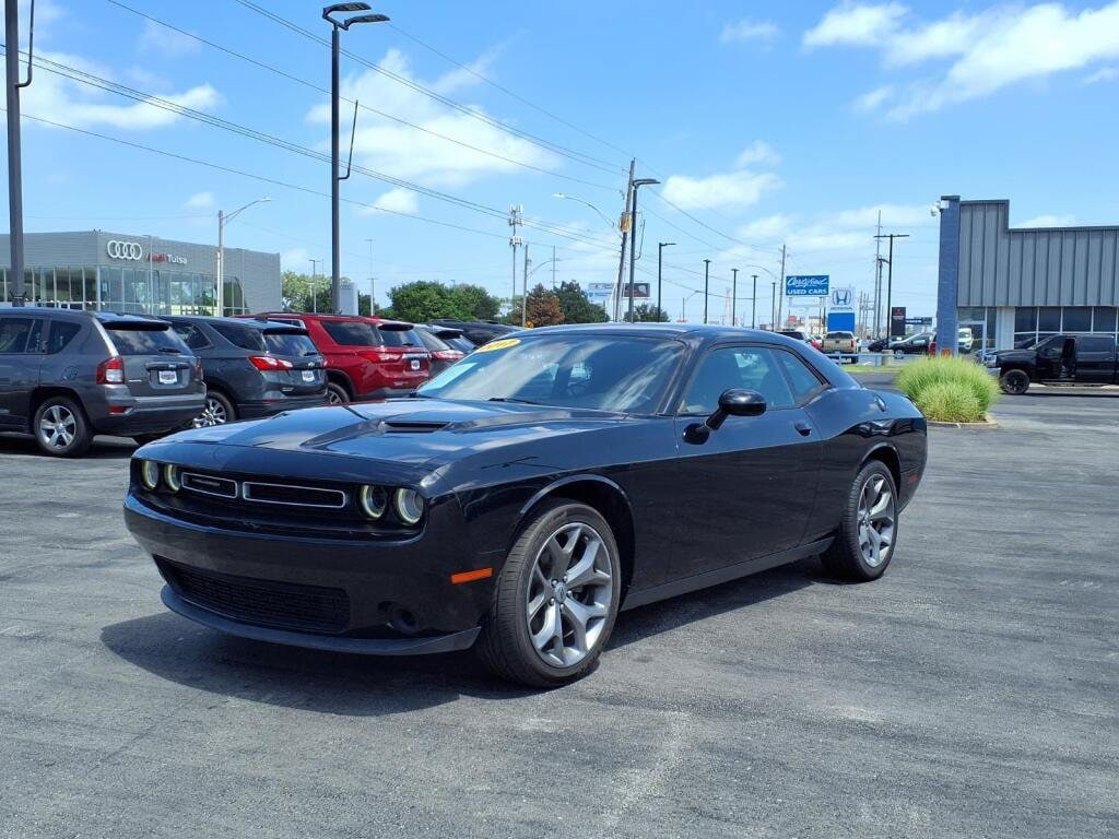 2017 Dodge Challenger SXT's photo