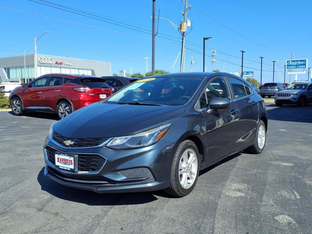 2018 Chevrolet Cruze LT - Photo 1
