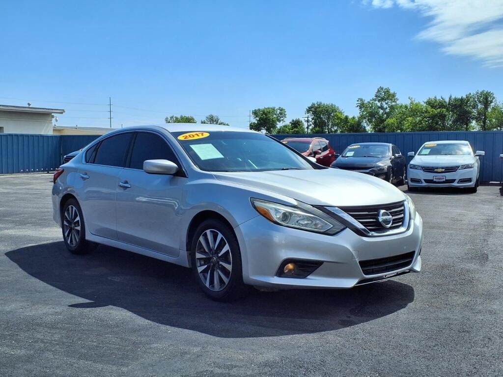 2017 Nissan Altima SV - Photo 8