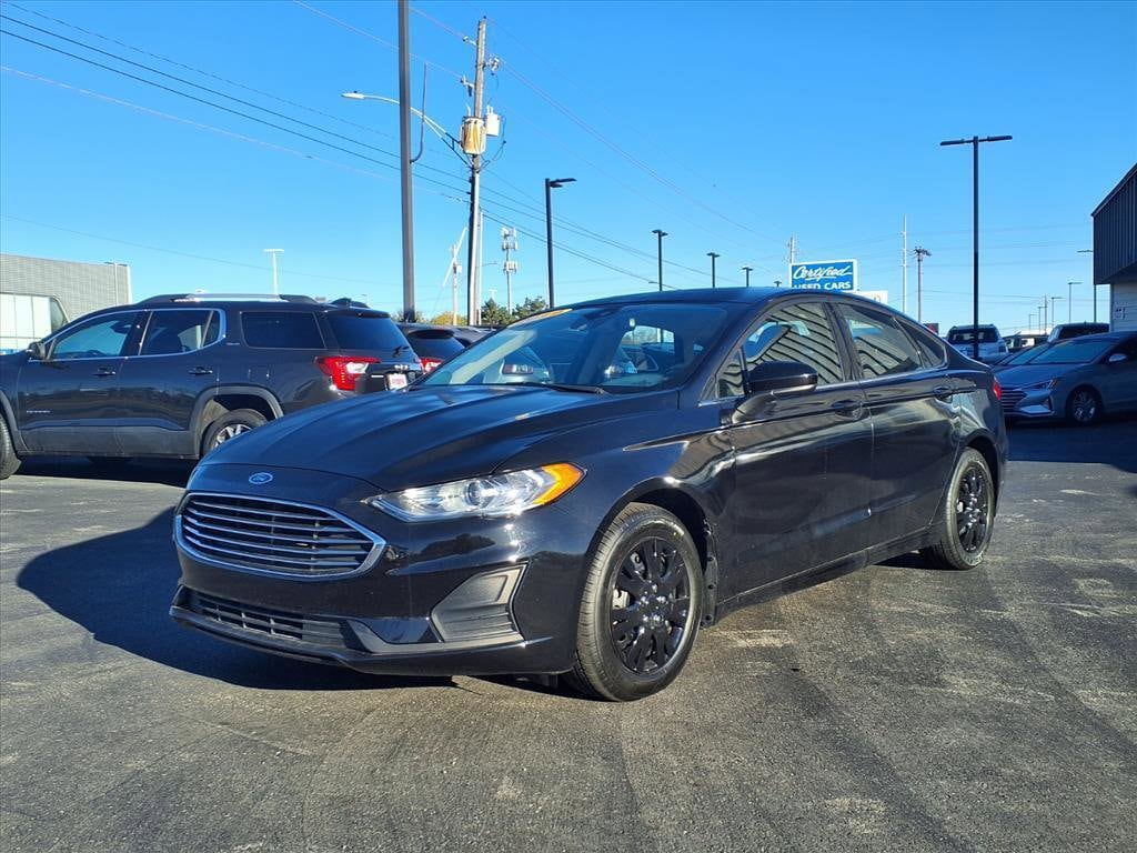 2019 Ford Fusion S's photo