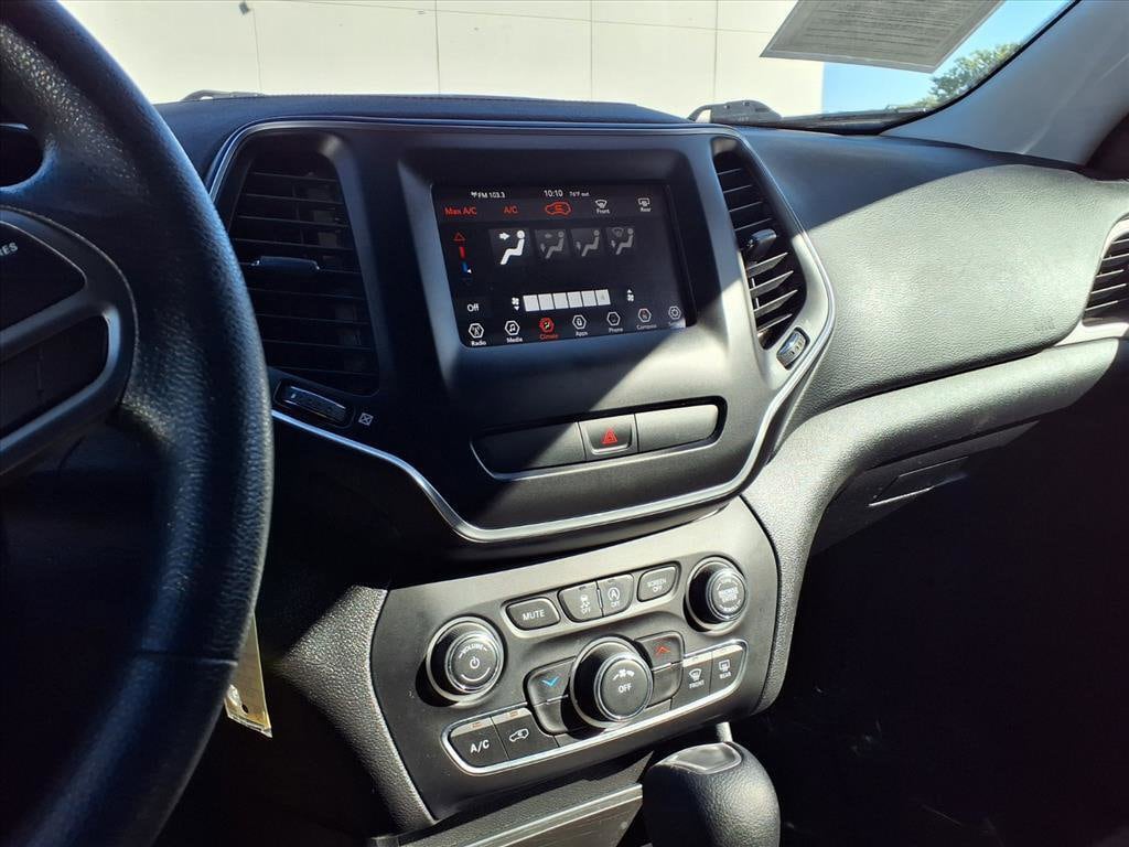 Used 2019 Jeep Cherokee Latitude FWD SUV