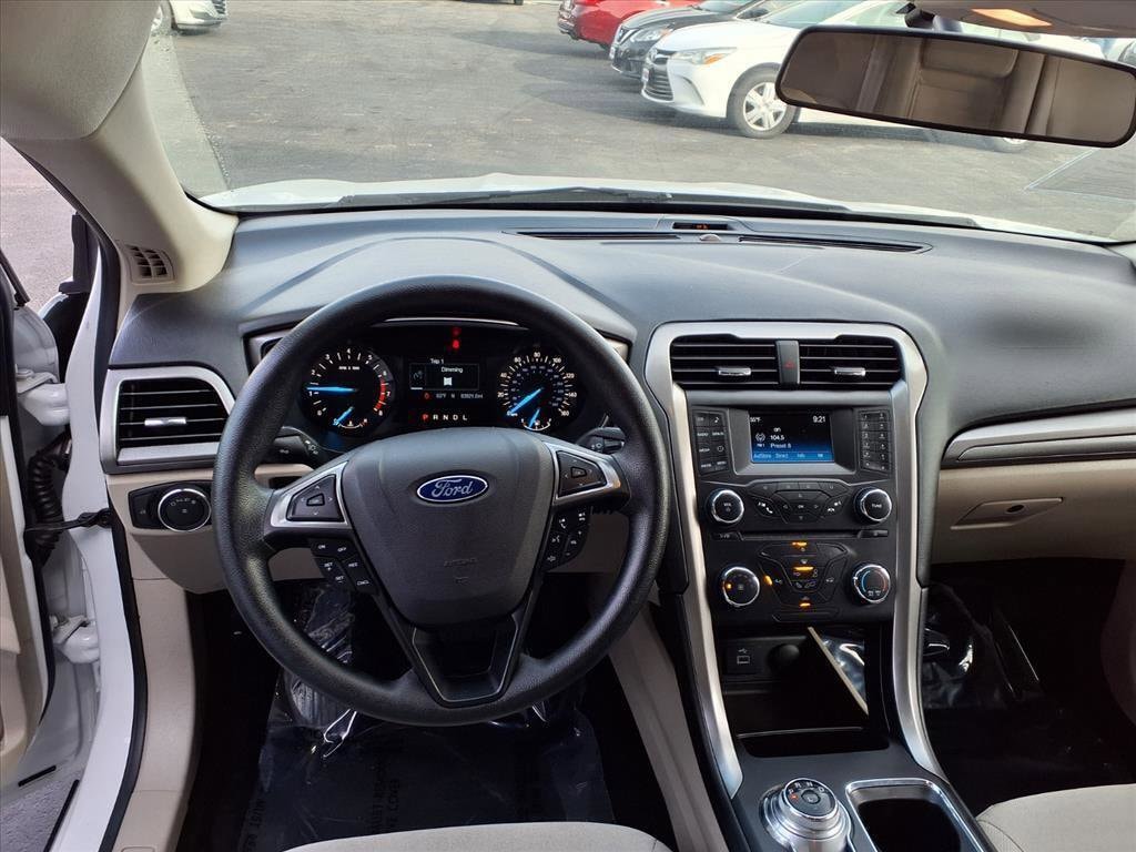 Used 2017 Ford Fusion SE Sedan