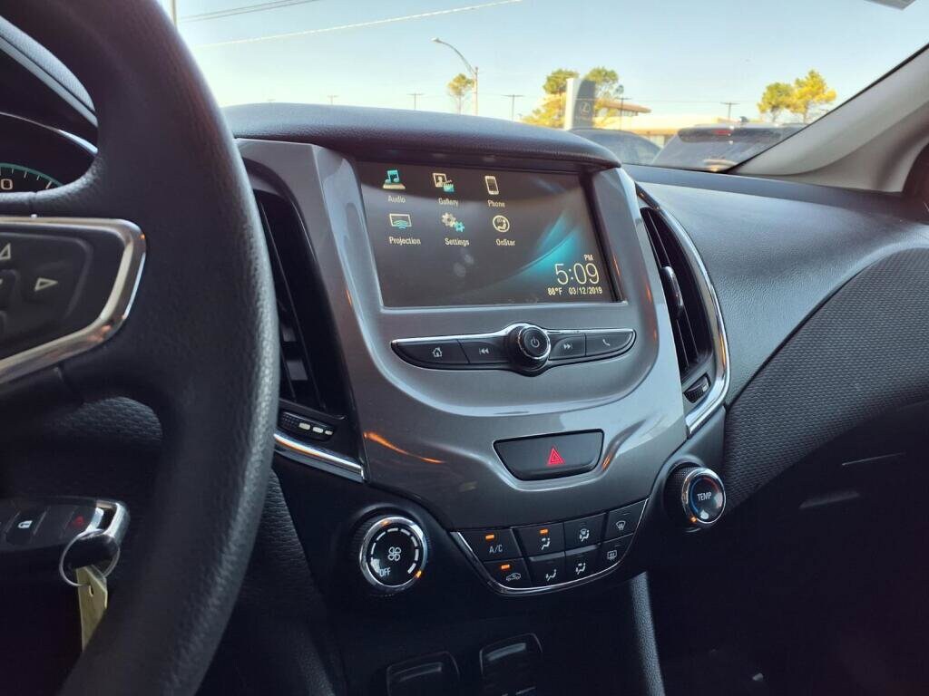 2018 Chevrolet Cruze LT - Photo 4
