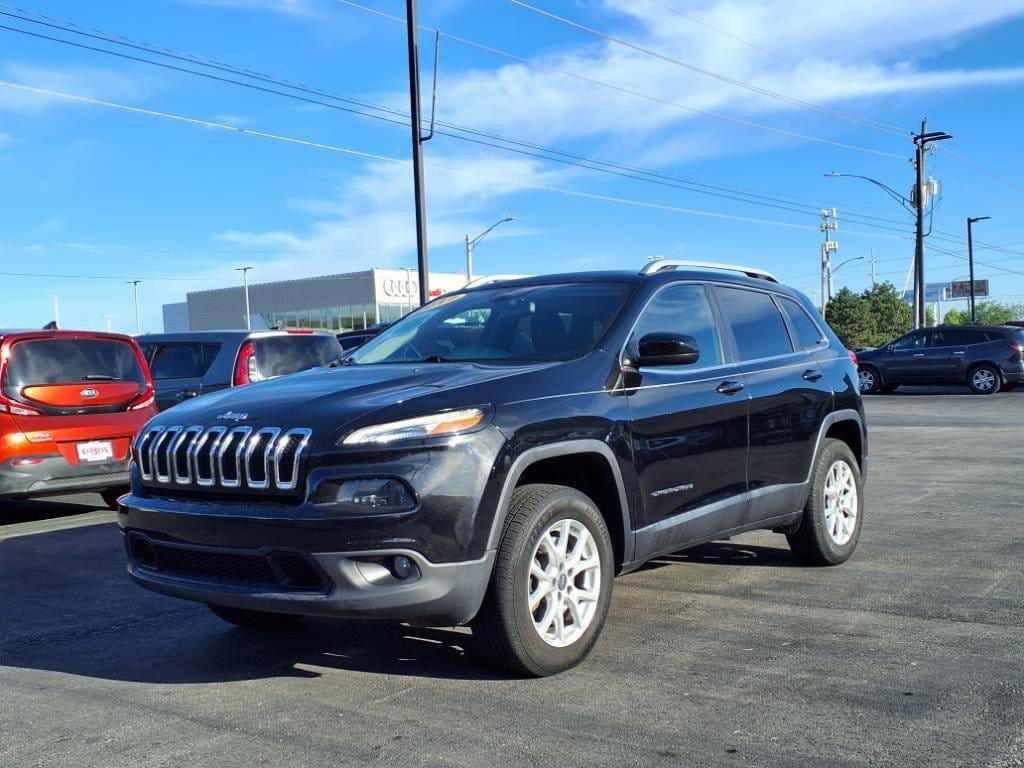 Used 2017 Jeep Cherokee Latitude FWD SUV
