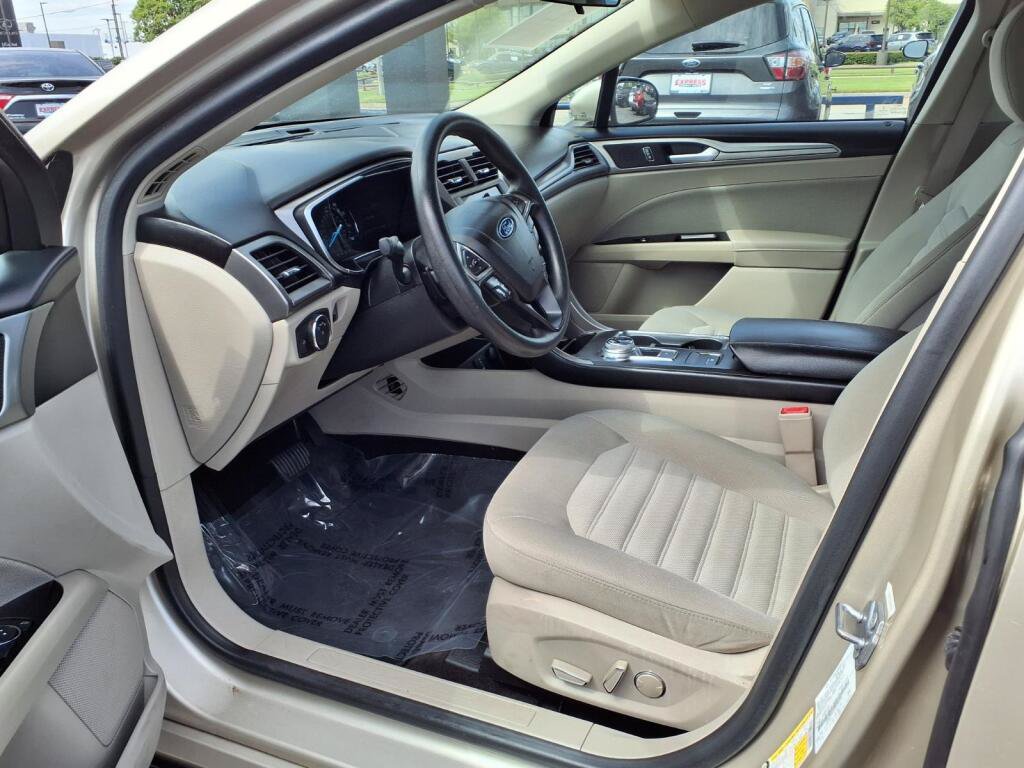 2017 Ford Fusion SE - Photo 6