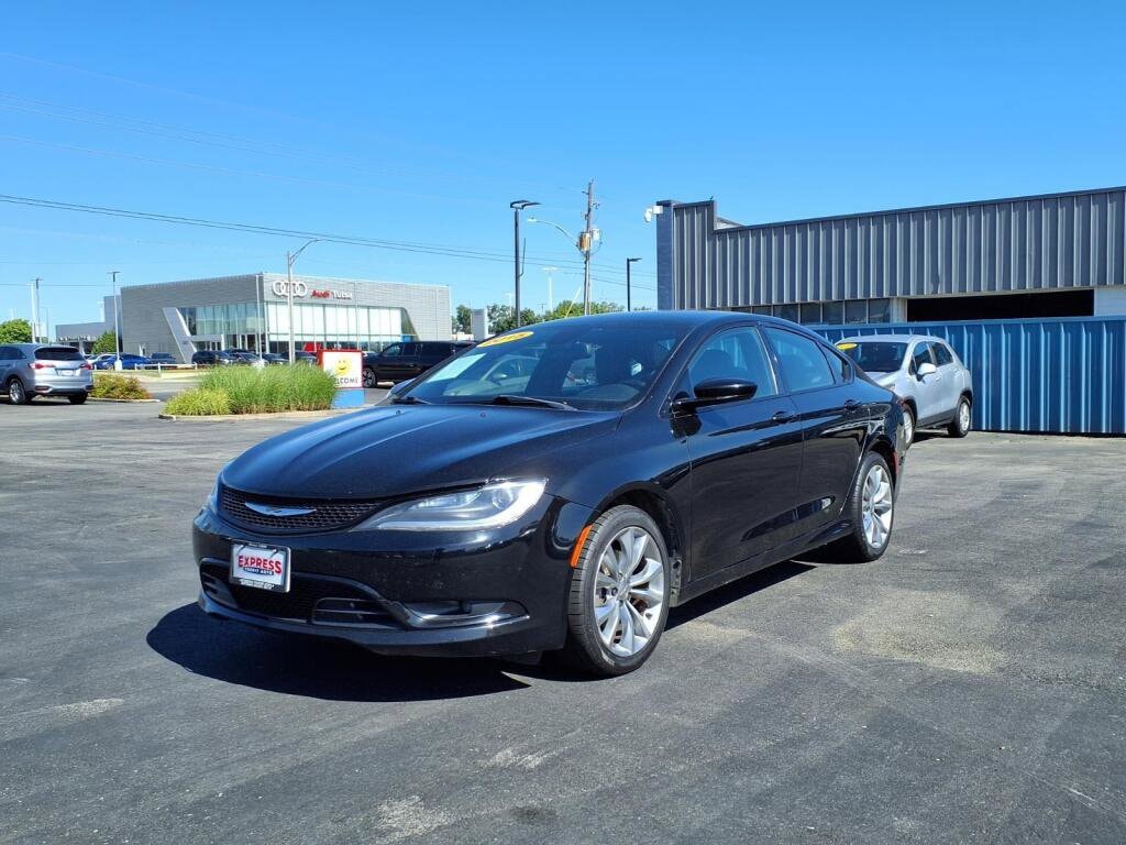 2015 Chrysler 200 S's photo