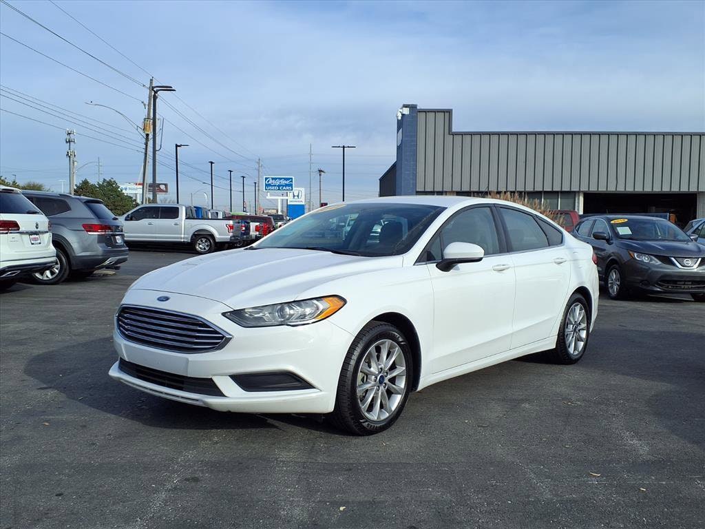 2017 Ford Fusion SE's photo