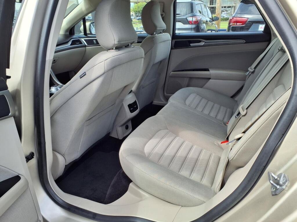2017 Ford Fusion SE - Photo 7