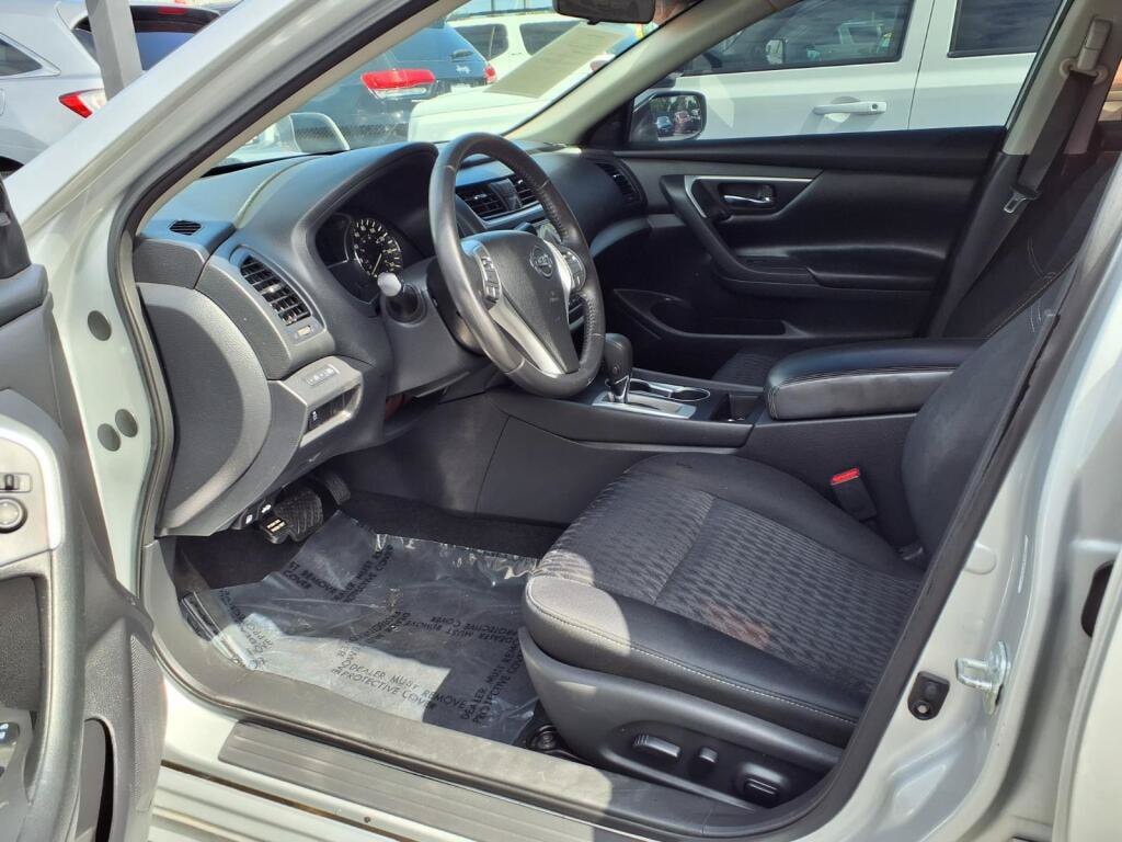 2017 Nissan Altima SV - Photo 6