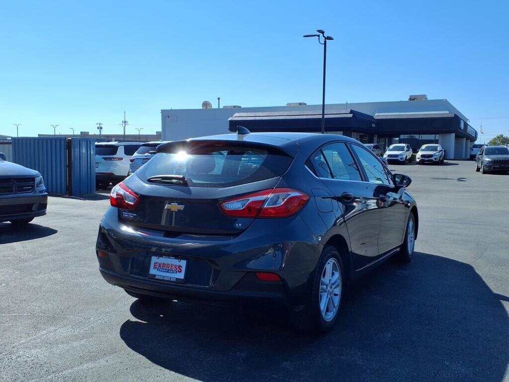 2018 Chevrolet Cruze LT - Photo 2