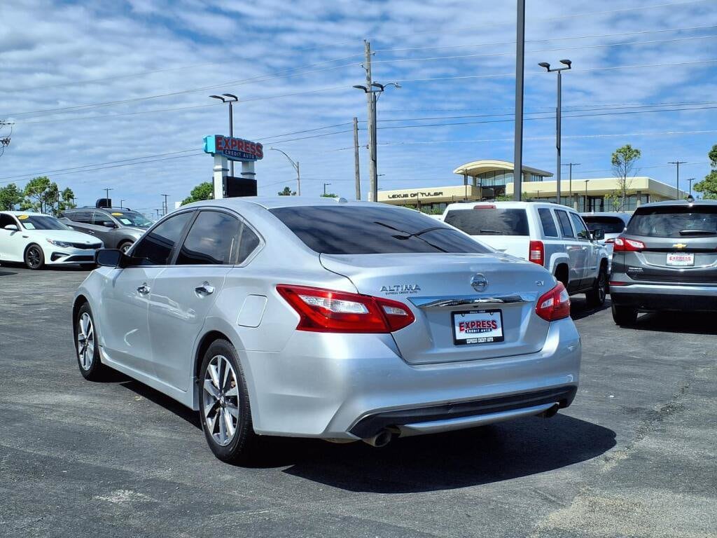 2017 Nissan Altima SV - Photo 9