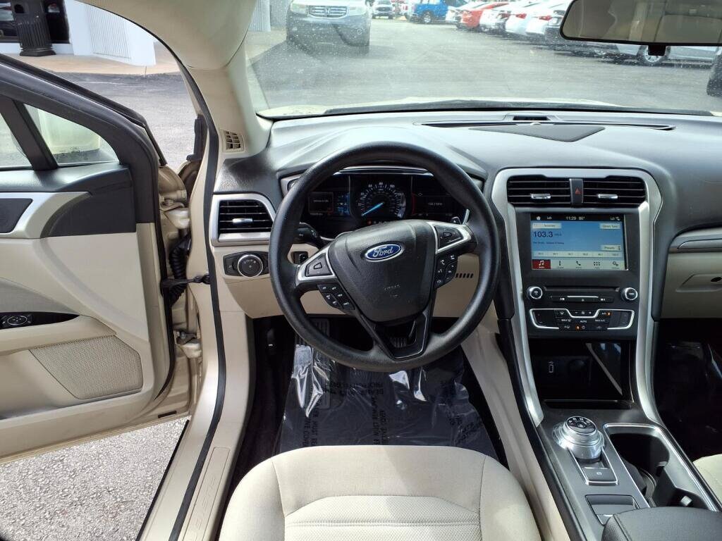 2017 Ford Fusion SE - Photo 3