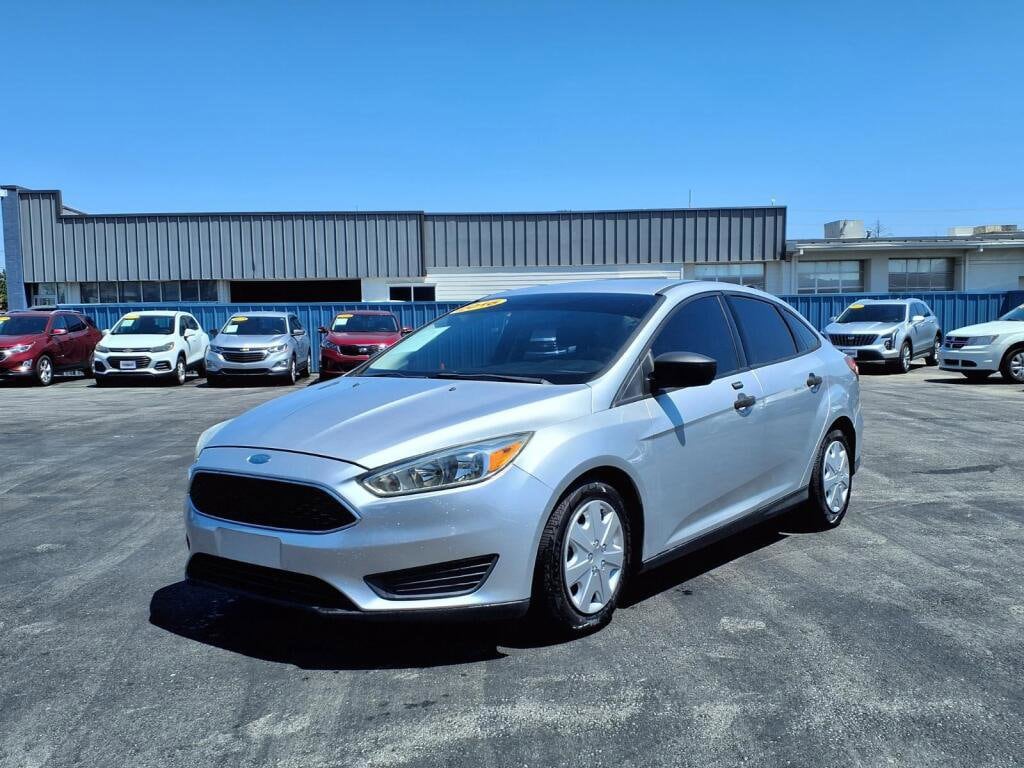 2016 Ford Focus Sedan S's photo