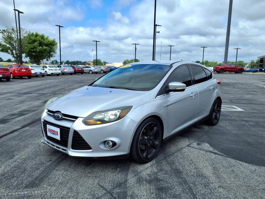 2014 Ford Focus 5 Door Hatch Titanium's photo
