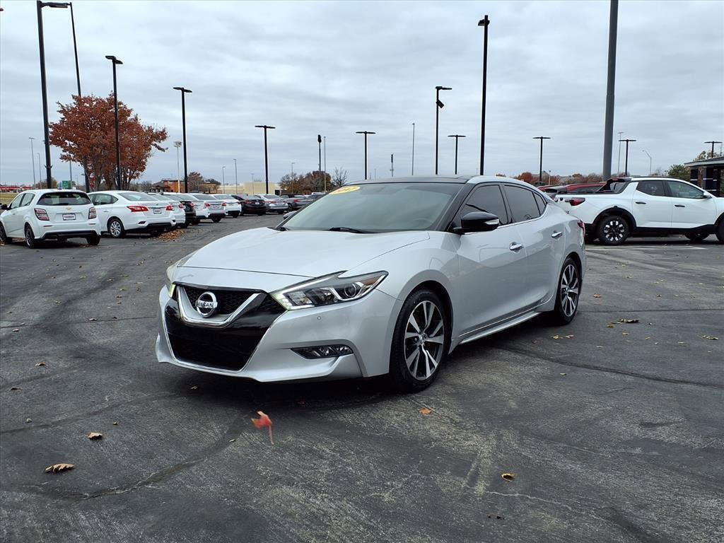 2017 Nissan Maxima SL's photo