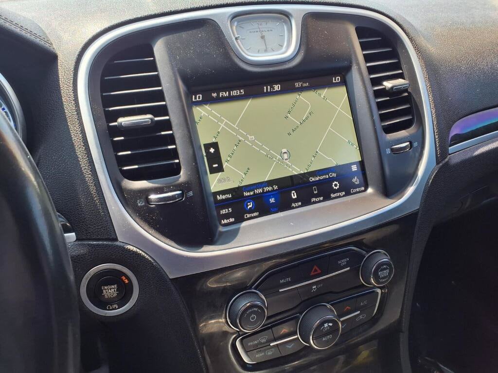 2020 Chrysler 300 Limited - Photo 4