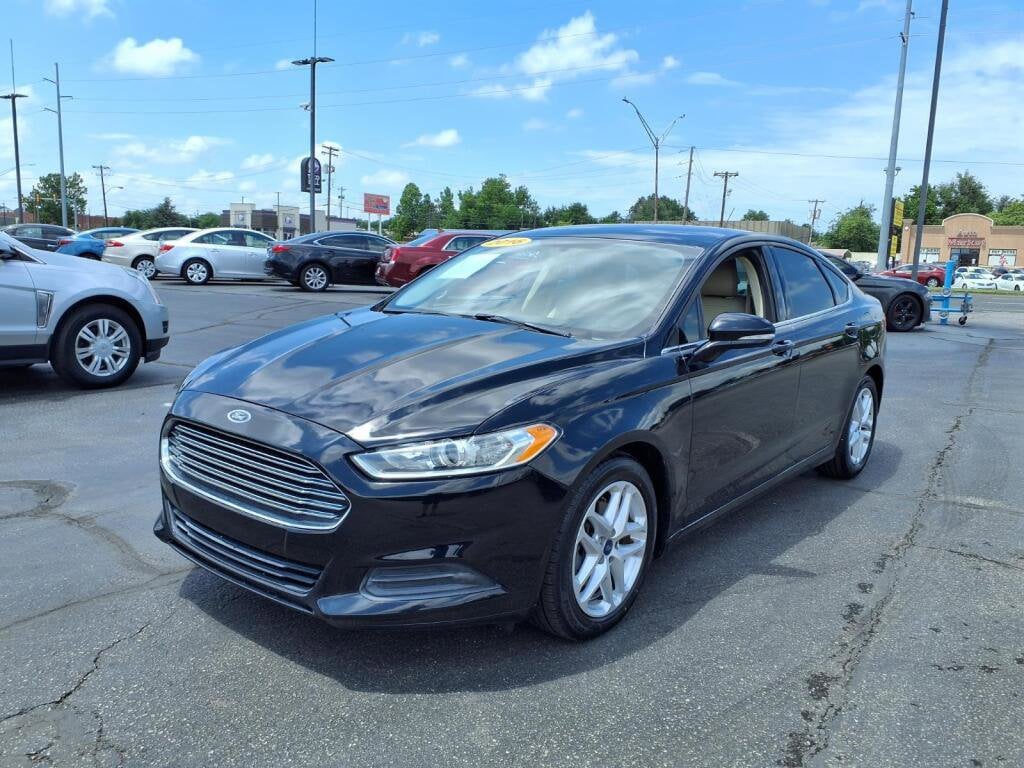 2016 Ford Fusion SE FWD's photo