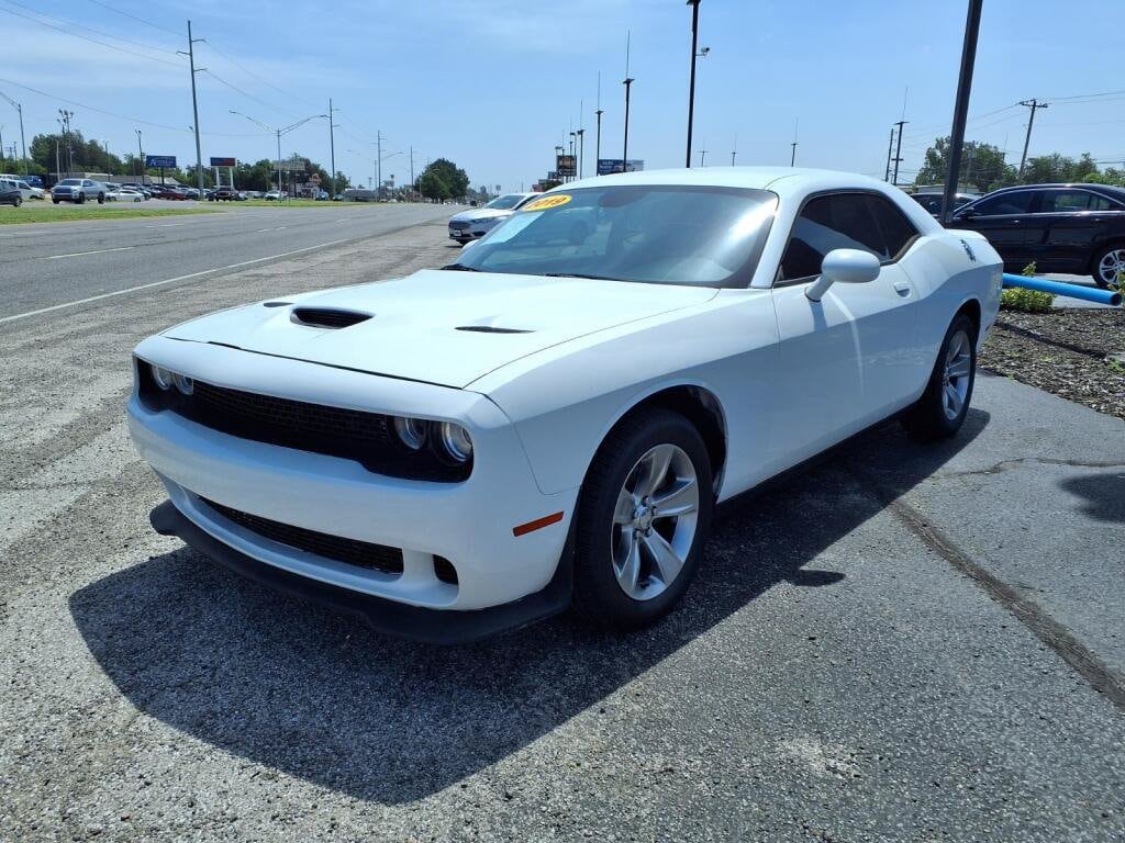 2019 Dodge Challenger SXT Auto's photo