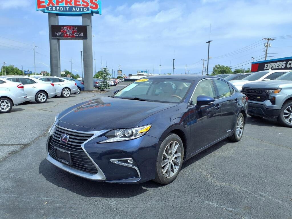 2017 Lexus ES 350 300h's photo