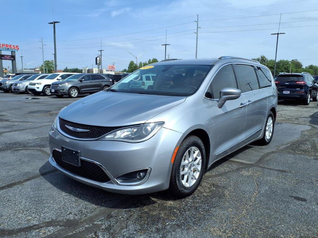 2020 Chrysler Pacifica Touring L's photo