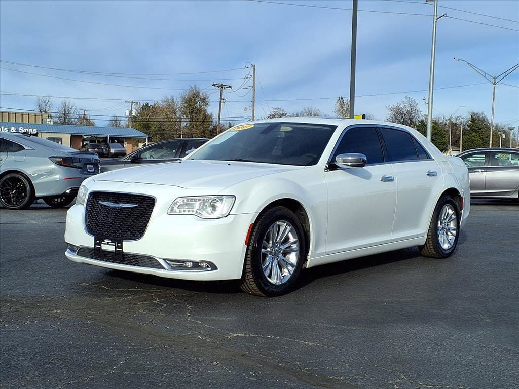 2017 Chrysler 300 C's photo