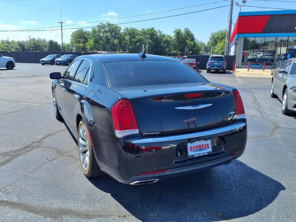 2020 Chrysler 300 Limited - Photo 9
