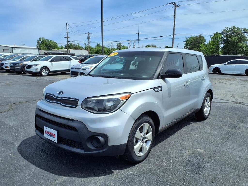 2017 Kia Soul 1.6L Base 6 A/T's photo