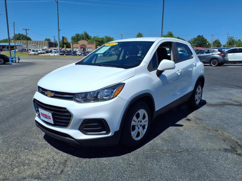 2017 Chevrolet Trax LS's photo