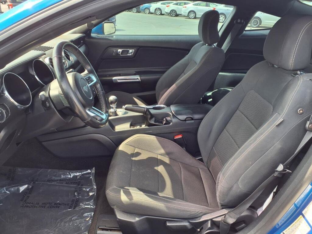 2017 Ford Mustang V6 - Photo 6