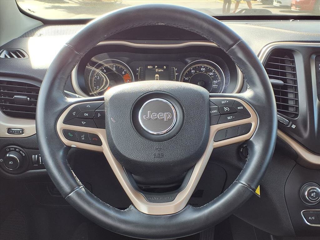 Used 2017 Jeep Cherokee Latitude FWD SUV