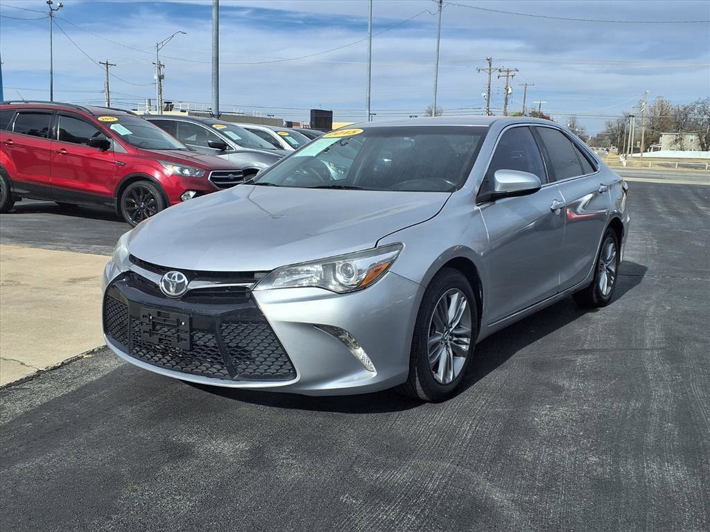 2015 Toyota Camry XLE's photo