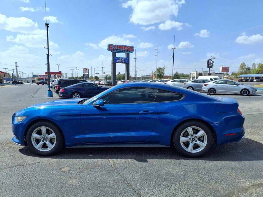 2017 Ford Mustang V6 - Photo 8